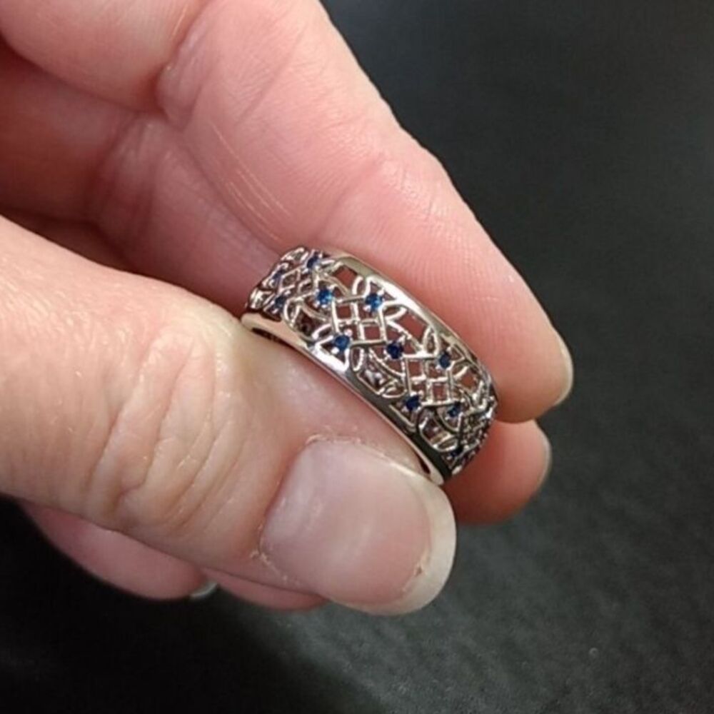 *Sale* Silver tone ring with blue rhinestones Size 6 - Picture 2 of 8